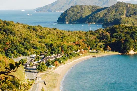 直島ふるさと海の家 つつじ荘 <直島>