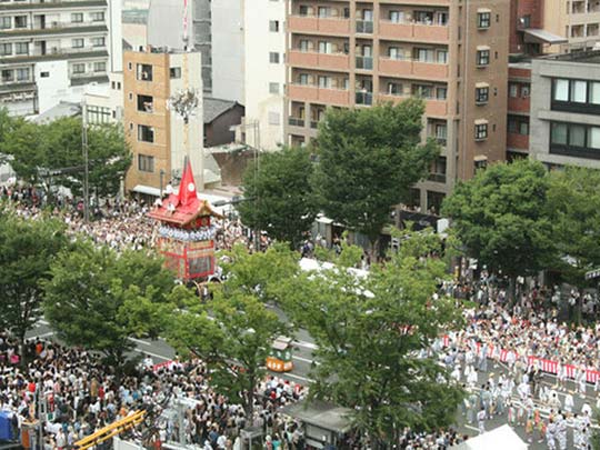 京都ガーデンホテル 祇園祭 山鉾巡行(西側の客室から)