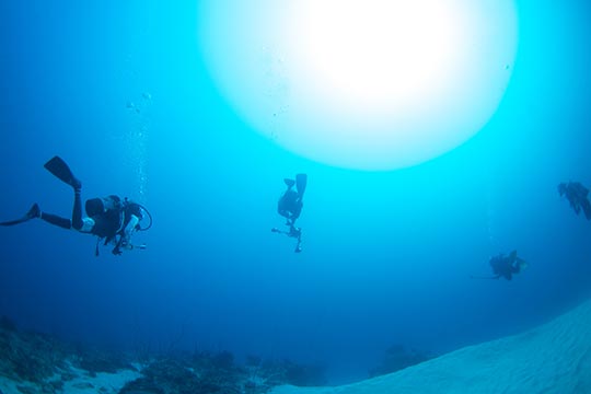 ヨナラ水道(マンタ海峡)
