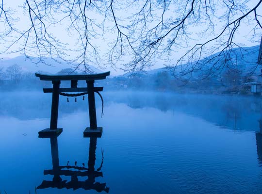 由布院温泉 金鱗湖の朝霧