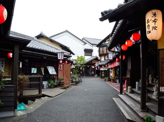 由布院温泉 湯の坪街道