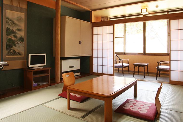 四万温泉 あやめや旅館