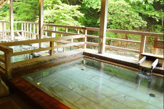 渓谷に佇む源泉湯宿 四万やまぐち館