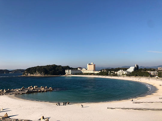 犬御殿 屋上から望む白良浜