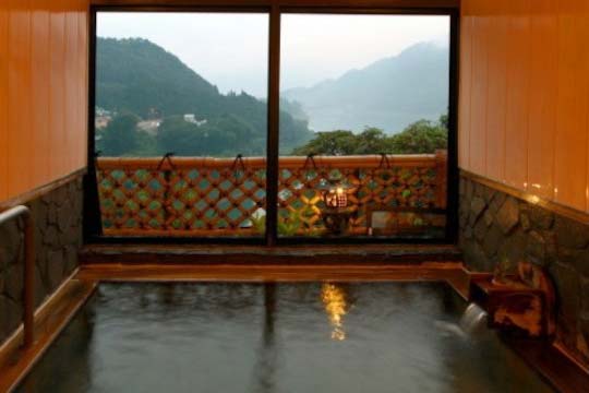 猿ヶ京温泉 山と湖の絶景に浮かぶ宿 料理旅館 樋口