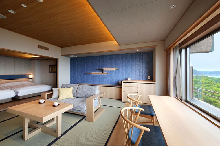 鴨川館