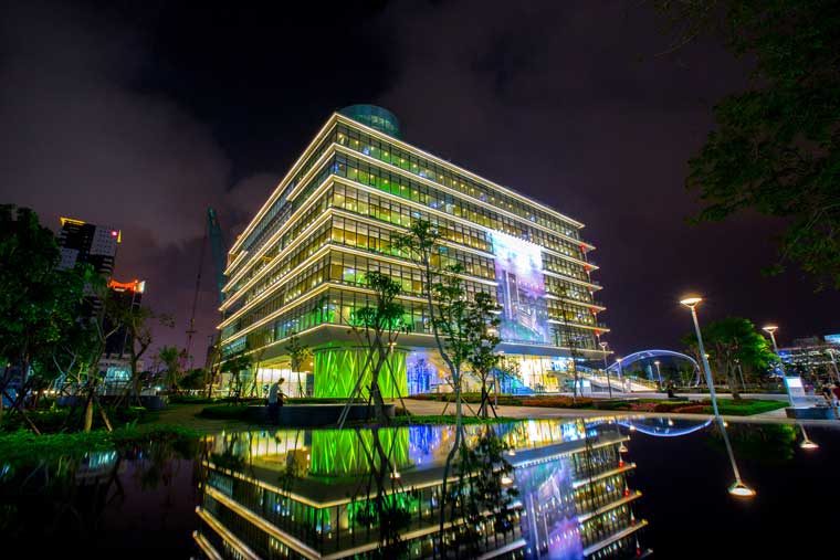 高雄市立図書館新総館