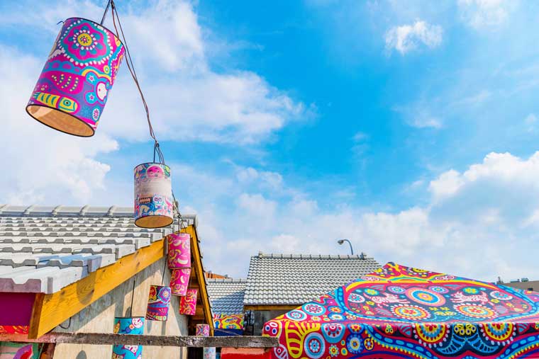 彩虹眷村(さいこうけんそん、Rainbow Village)
