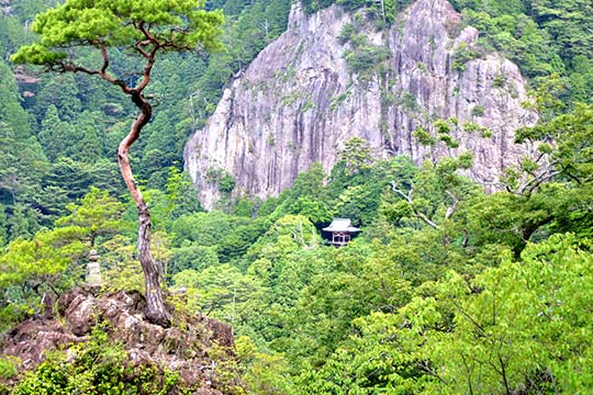 鳳来寺山