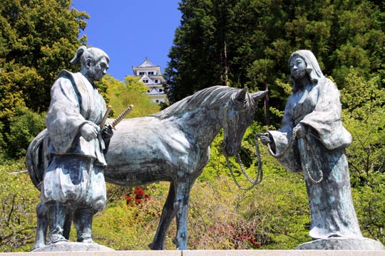 山内一豊と千代の像