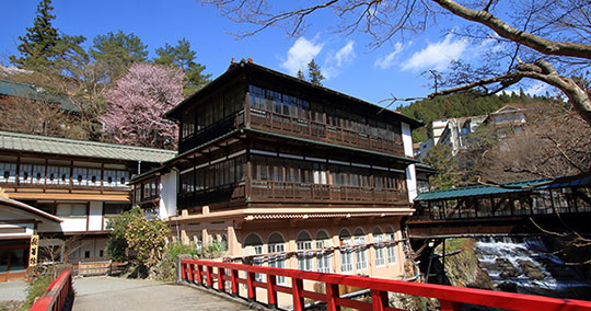 積善館本館 慶雲橋