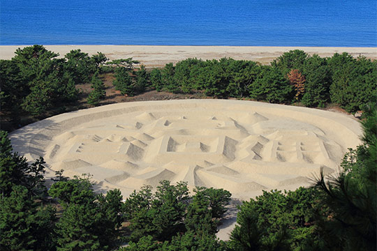 銭形砂絵(琴弾公園内)