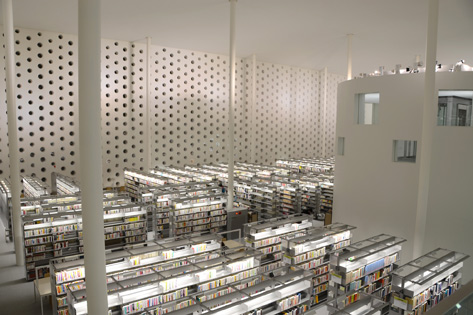 金沢海みらい図書館