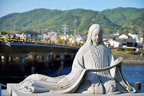 宇治橋・紫式部像