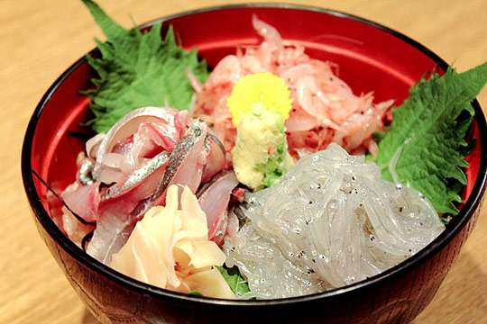 かもめ丸「公認!ぬまづ丼」