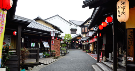 湯の坪街道