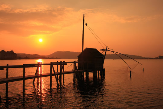 東郷池