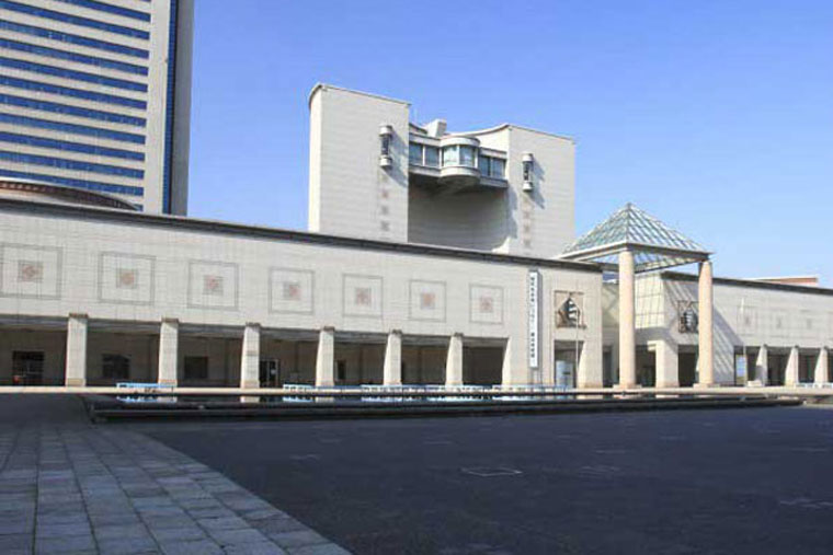 横浜美術館