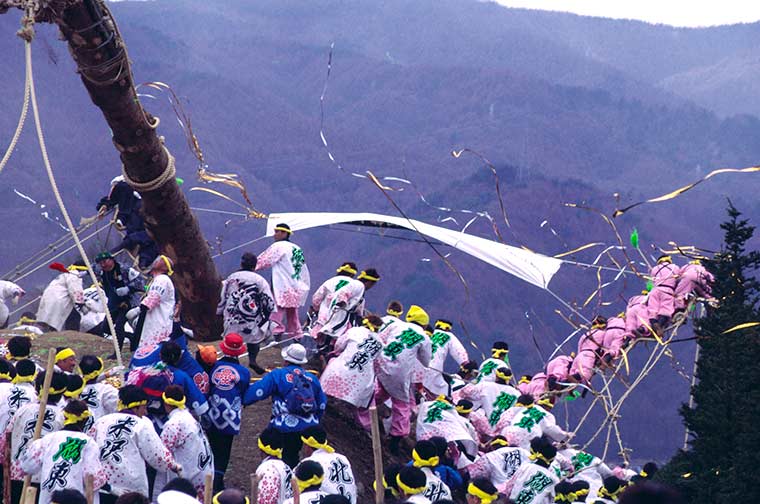 諏訪大社 御柱祭(長野県)