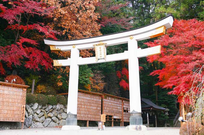 宝登山神社 (ほどさんじんじゃ)