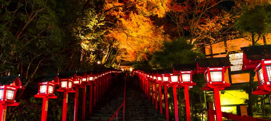 貴船もみじ灯篭(貴船神社)