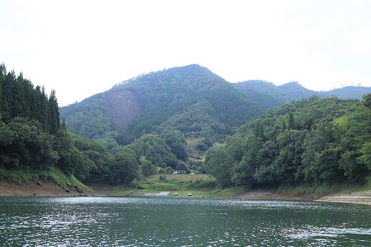 茅葺きのお宿かるかや