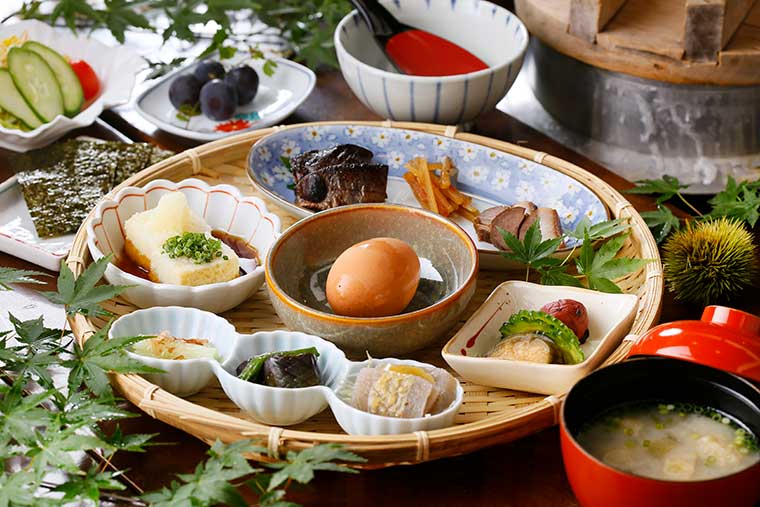 茅葺きのお宿かるかや