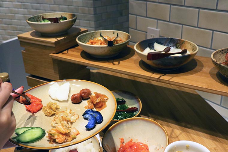 ヴィータ ダイニングで朝食ビュッフェ