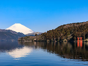 箱根 芦ノ湖から望む富士山