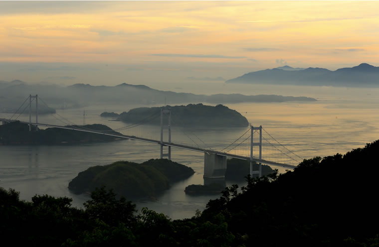 大島の「亀老山展望台」は「しまなみ海道」を代表する絶景の地
