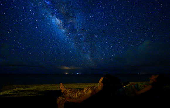 南の島の夜空を彩る星々