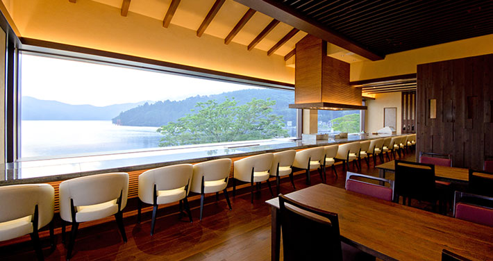 芦ノ湖を望む絶景、3Fレストラン