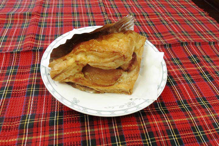 焼きたてアップルパイ300円が人気商品