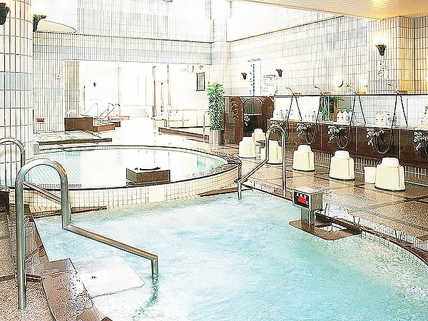 16種類の大浴場とホテル　北陸健康センターアラピア