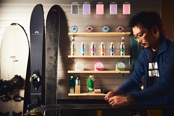 雪質や雪温に合ったものが選べる「WAX BAR」