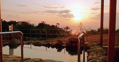 その土地に湧く天然温泉が自慢です。