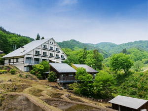 月夜野温泉　美人の湯と摘み草料理の宿　真沢の森（さなざわのもり）