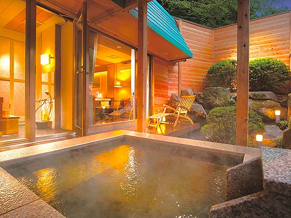 大正１２年創業　黄金色の巨石露天風呂　横谷温泉旅館