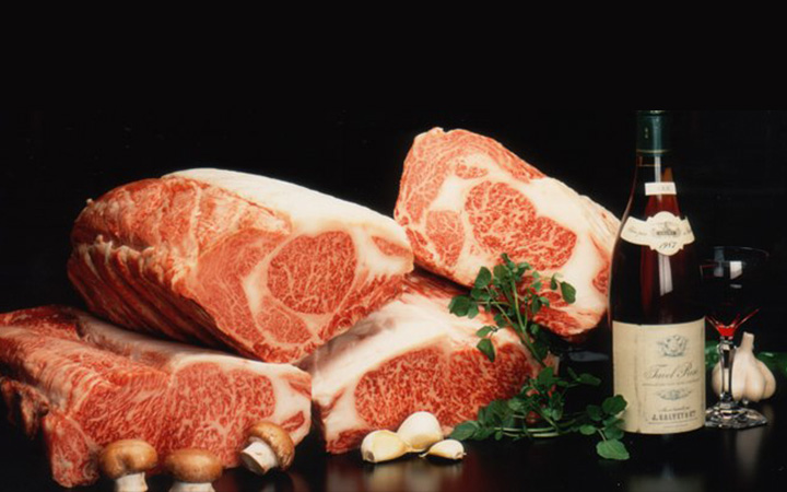 美しい霜降りの松阪牛は、良質なものを厳選している。肉の品質に定評あり