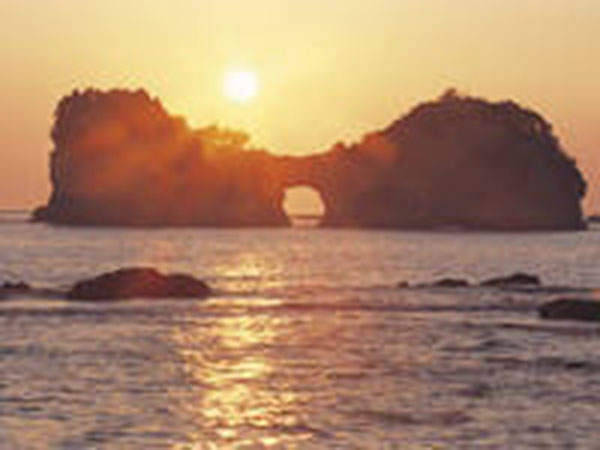 円月島