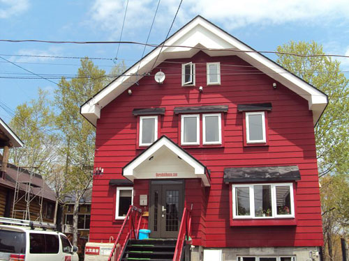 THE RED SKI HOUSE