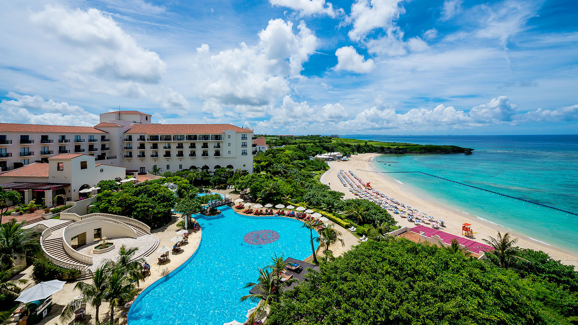 沖縄でプール付きのリゾートホテルを教えてください