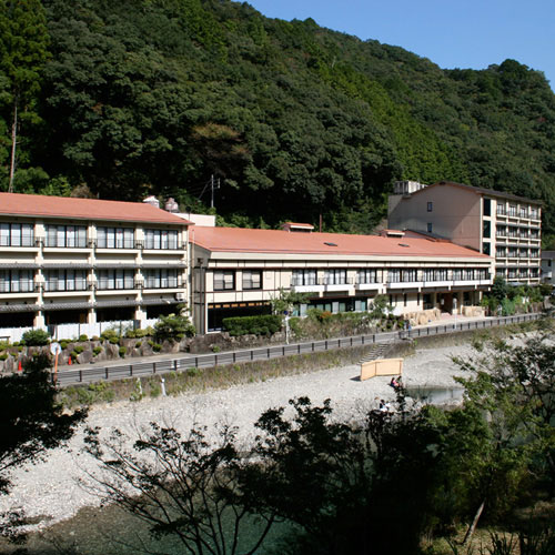 和歌山で熊野古道からアクセスが良いおすすめ温泉宿を教えてください。