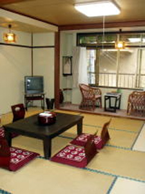 四万温泉　山田屋旅館の客室の写真
