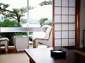 天橋立を横一文字に望む浜辺の宿　長浜荘の客室の写真