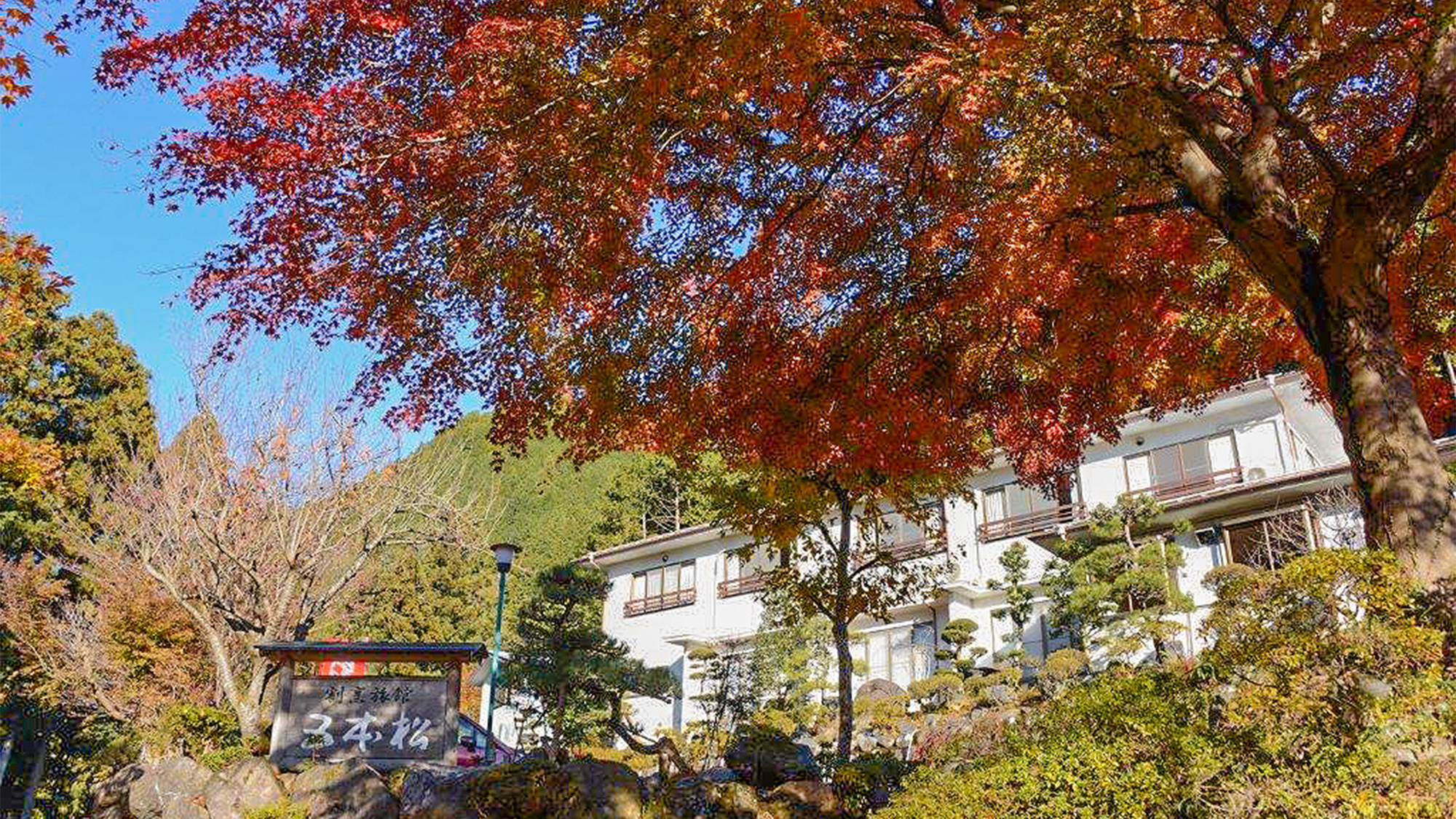高尾山観光に便利な宿を教えてください。