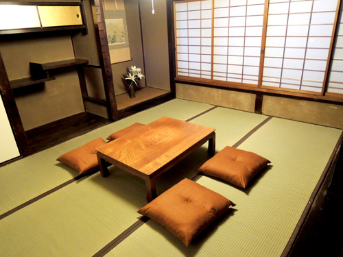 京都の町家宿　三条宿の客室の写真