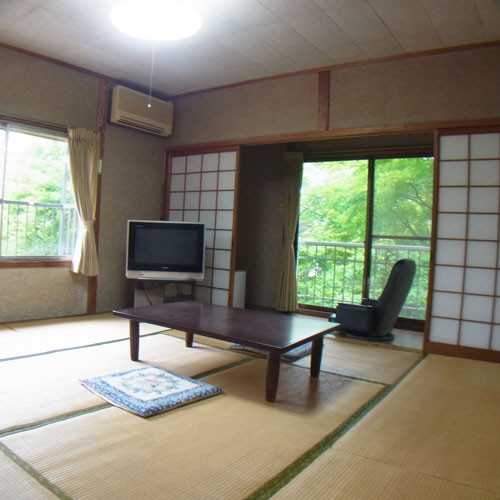 蒜山高原　森林浴の小宿湯船荘の客室の写真