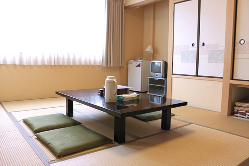 丸浅旅館の客室の写真