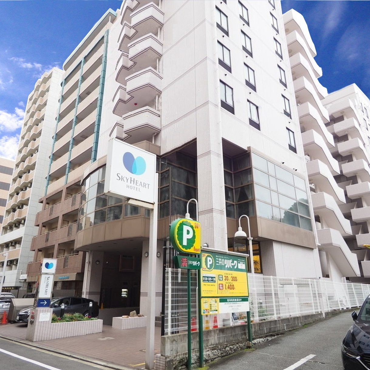 福岡博多、天神あたりで安い宿を教えて下さい。１人で泊まれて、１泊１万円以内希望です。